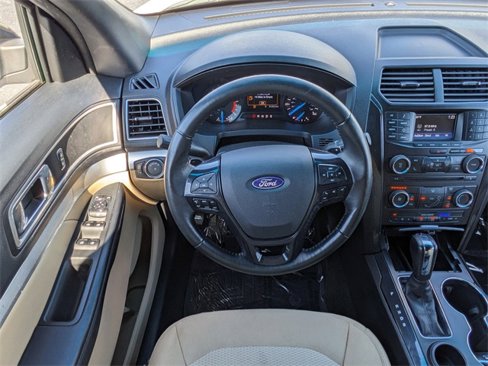 Used 2016 Ford Explorer XLT image 16
