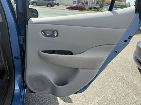 Used 2011 Nissan Leaf SL image 20