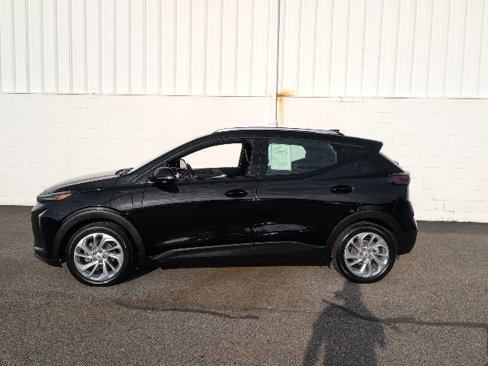 Used 2023 Chevrolet Bolt EUV LT w/ Comfort Package image 3