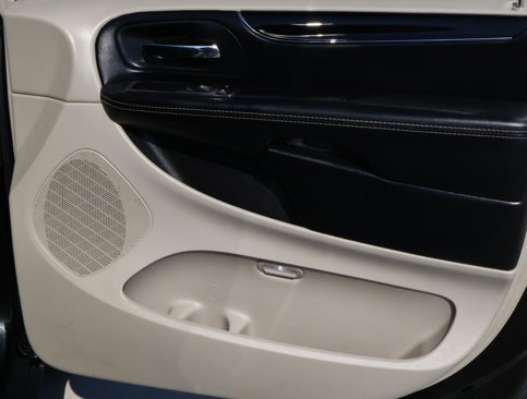 Used 2019 Dodge Grand Caravan SXT image 15