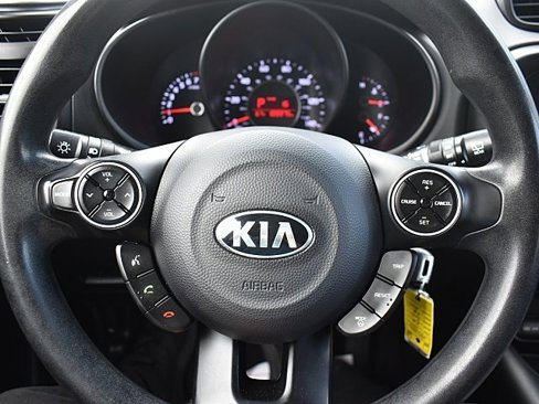 Used 2015 Kia Soul + image 23