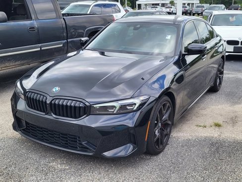 Used 2025 BMW 330i Sedan w/ M Sport Package image 4
