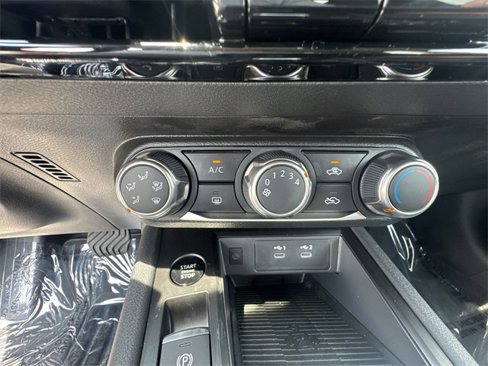 New 2025 Nissan Kicks SV image 18