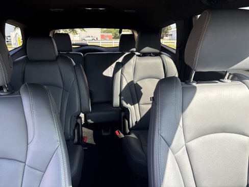Used 2024 Buick Enclave Premium image 17
