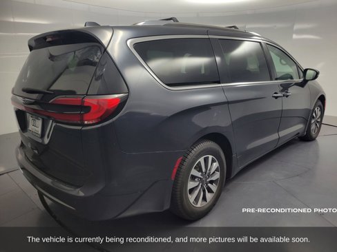 Used 2021 Chrysler Pacifica Touring-L image 4