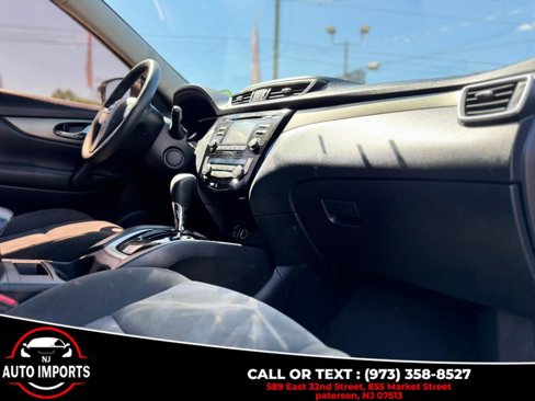 Used 2016 Nissan Rogue SV image 18