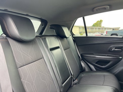 Used 2019 Chevrolet Trax LT w/ LT Convenience Package image 18