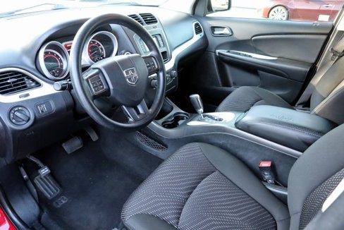 Used 2020 Dodge Journey SE w/ Blacktop Package image 3