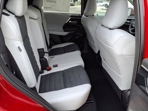 New 2025 Mitsubishi Outlander SE image 10
