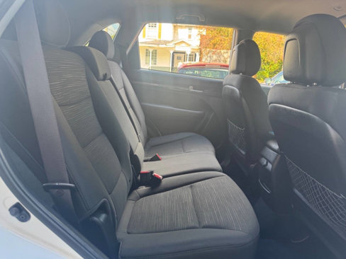 Used 2015 Kia Sorento LX image 24