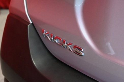 Used 2019 Nissan Kicks SV image 8