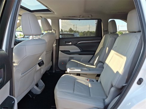 Used 2016 Toyota Highlander Limited image 10