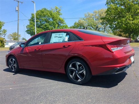 Used 2023 Hyundai Elantra Limited w/ Preferred Accessory Package image 6
