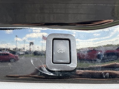 Used 2017 Toyota Highlander SE image 28