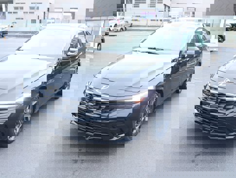 New 2025 Hyundai Elantra Limited image 6
