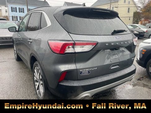 Used 2022 Ford Escape Titanium image 10