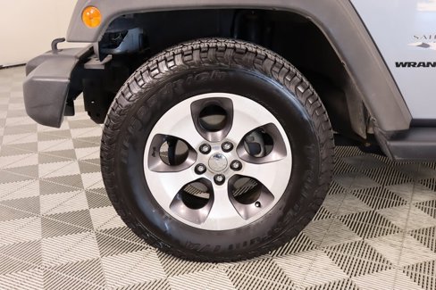 Used 2016 Jeep Wrangler Sahara image 15