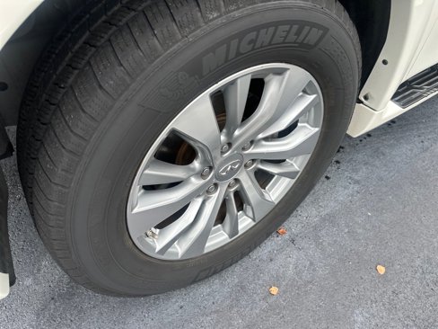 Used 2017 INFINITI QX80 4WD w/ Driver Assistance Package image 11