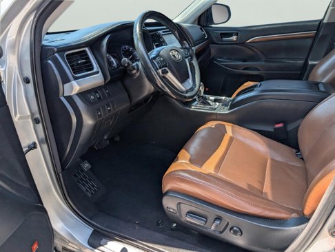 Used 2017 Toyota Highlander Limited image 12