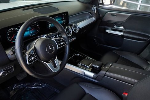 Used 2022 Mercedes-Benz GLB 250 4MATIC image 2