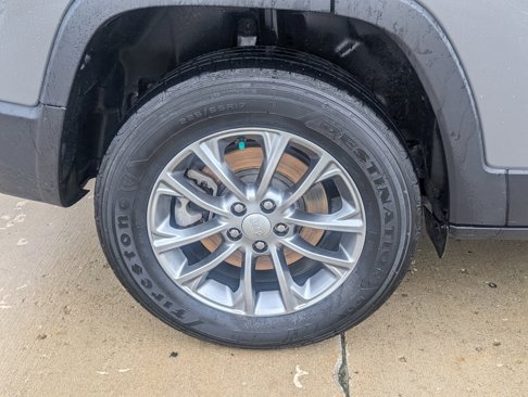 Used 2019 Jeep Cherokee Latitude Plus w/ Cold Weather Group image 19