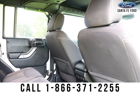 Used 2015 Jeep Wrangler Unlimited Rubicon w/ Connectivity Group image 35