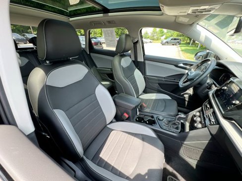 Used 2022 Volkswagen Taos SEL image 24