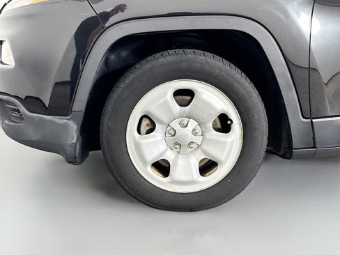 Used 2015 Jeep Cherokee Sport image 31