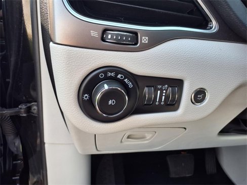 Used 2021 Jeep Cherokee Limited w/ Elite Package image 19
