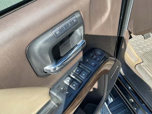 Used 2018 Chevrolet Silverado 1500 LTZ image 26