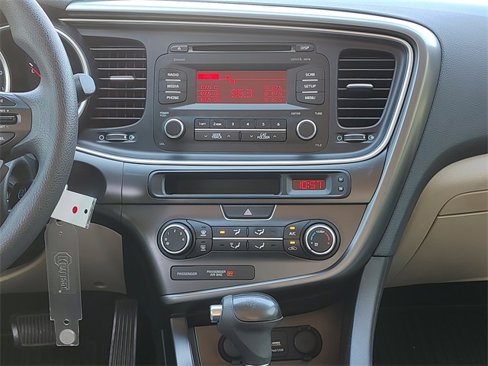 Used 2015 Kia Optima LX image 16