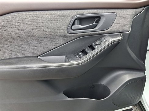 Used 2022 Nissan Rogue S image 12