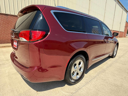 Used 2017 Chrysler Pacifica Touring-L Plus image 3
