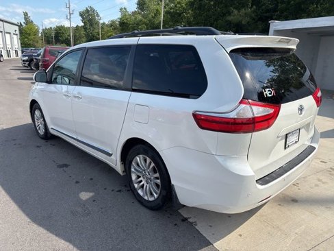 Used 2016 Toyota Sienna L image 5