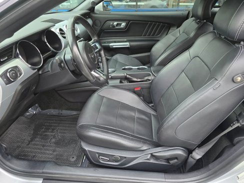 Used 2016 Ford Mustang Premium image 12