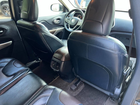 Used 2017 Jeep Cherokee Limited image 17