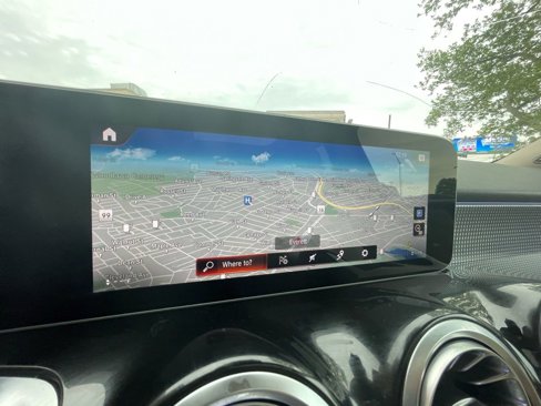 Used 2021 Mercedes-Benz GLB 250 4MATIC w/ Premium Package image 18
