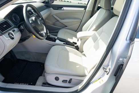Used 2013 Volkswagen Passat TDI SE image 17