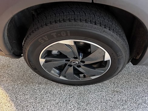 Used 2024 Nissan Rogue SV image 11