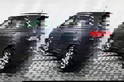 Used 2017 Kia Sorento LX image 11