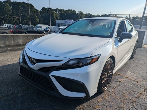 Used 2023 Toyota Camry SE image 2