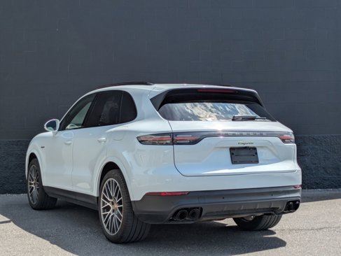 Certified 2023 Porsche Cayenne Platinum Edition image 3