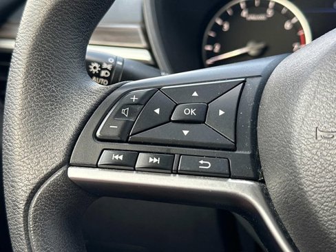 Used 2023 Nissan Altima 2.5 SV image 9