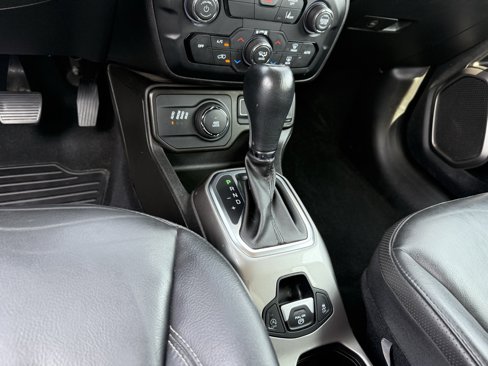 Used 2021 Jeep Renegade Limited image 18