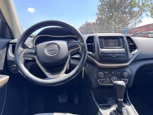 Used 2018 Jeep Cherokee Latitude w/ Altitude Package image 11