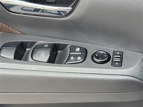 Used 2022 Nissan Kicks SR image 21