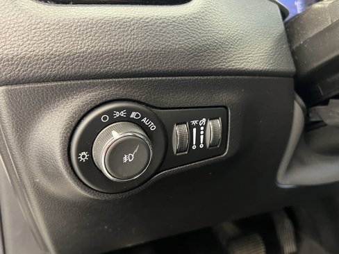 Used 2020 Jeep Compass Limited image 21