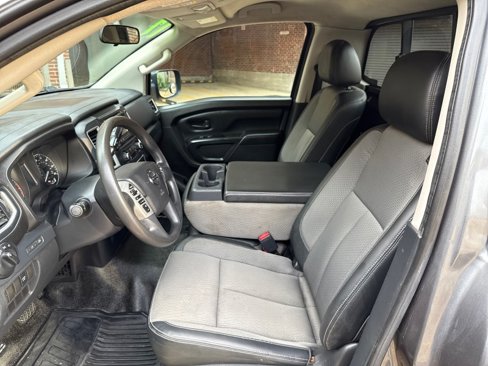 Used 2017 Nissan Titan S image 13