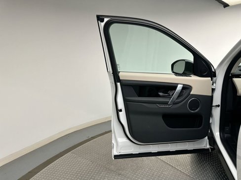 New 2025 Land Rover Discovery Sport S image 8