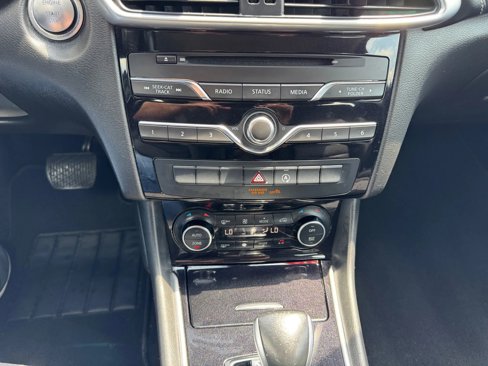 Used 2017 INFINITI QX30 image 14